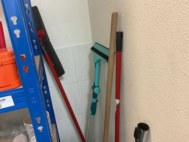 Stofzuiger + diversen - afbeelding 4 van  6