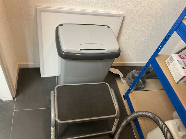 Stofzuiger + diversen - afbeelding 6 van  6