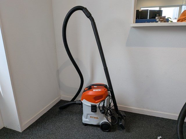 Stofzuiger stihl, se33, bouwjaar 2025 - afbeelding 1 van  4