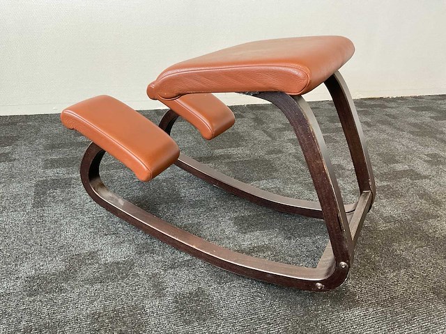 Stokke variable balance ergonomische kniestoel - afbeelding 2 van  4