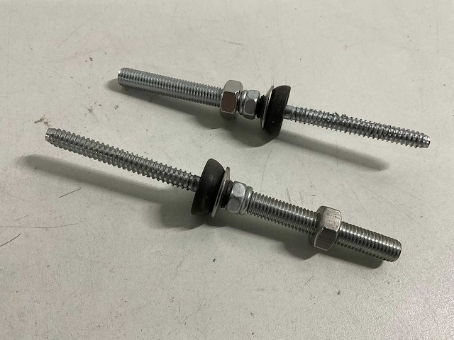 Stokschroef voor montage zonnepaneel 150x8 mm (45x) - afbeelding 2 van  2