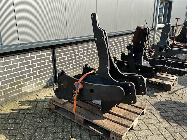 Stoll - mccormick voorlader aanbouwframe - afbeelding 1 van  5