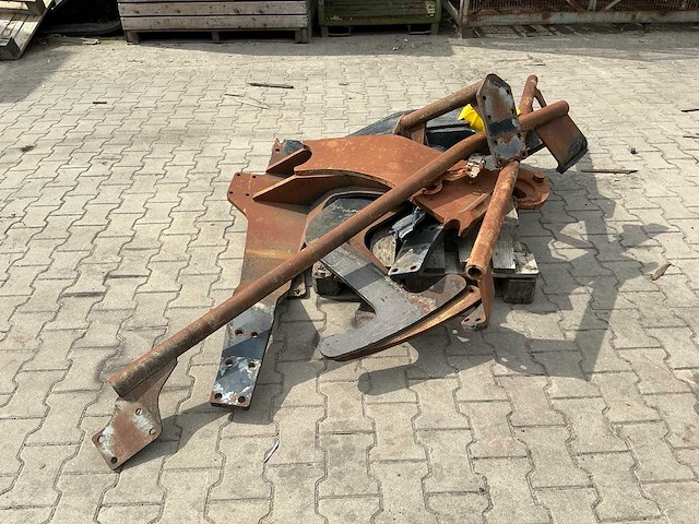 Stoll voorlader steunen passend voor new holland 7030 - voorladers en accessoires - afbeelding 4 van  8