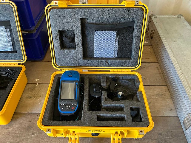 Stonex s7 handheld gps meetapparatuur - afbeelding 1 van  3