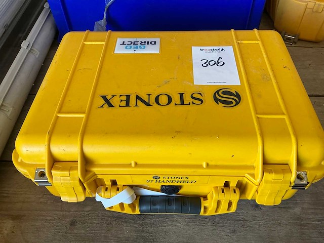 Stonex s7 handheld gps meetapparatuur - afbeelding 3 van  3