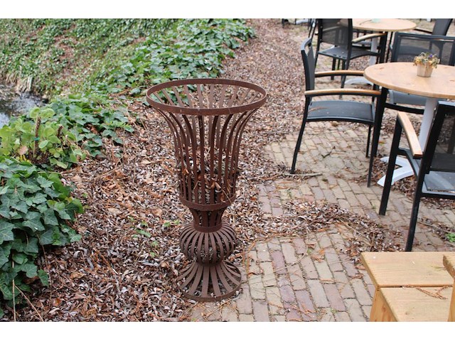 Stookmand met doorsnede 47 cm en hoogte 90 cm. - afbeelding 1 van  2