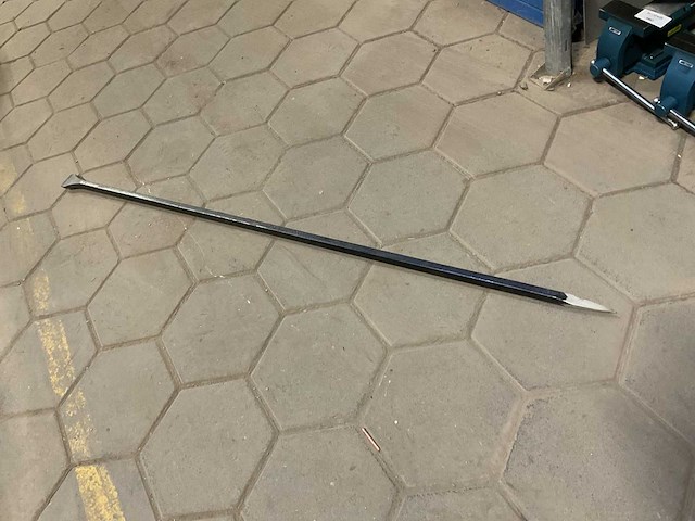 Stootijzer met punt - afbeelding 2 van  2