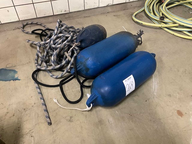 Stootwil - fenders - overige bootonderdeel (3x) - afbeelding 1 van  4