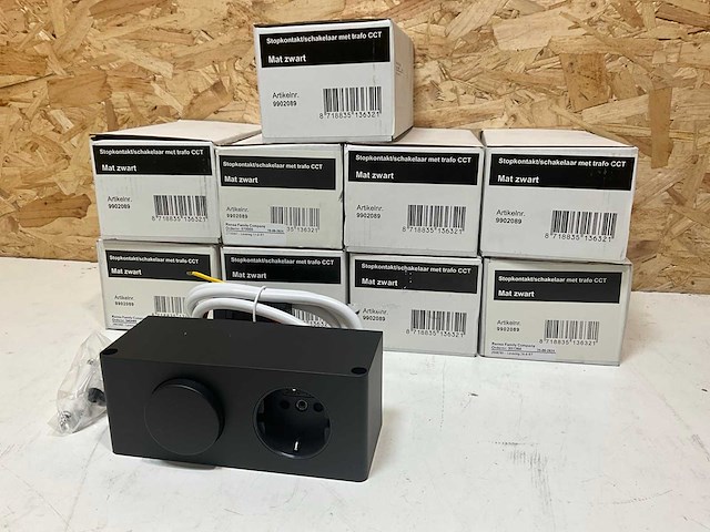 Stopcontact met schakelaar en trafo cct (9x) - afbeelding 1 van  5