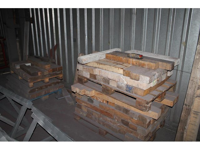 Stophout op 5 pallets. - afbeelding 4 van  4