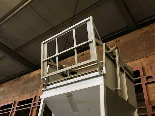 Stortbunker met kantelaar - afbeelding 5 van  6