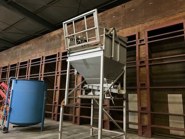 Stortbunker met kantelaar - afbeelding 1 van  7