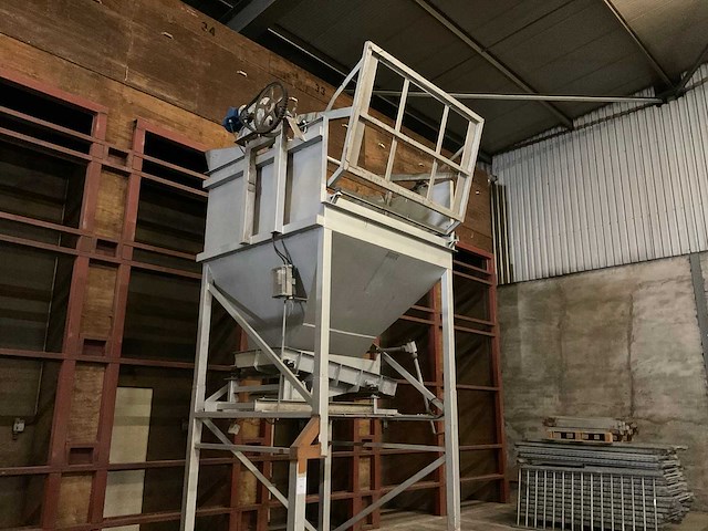 Stortbunker met kantelaar - afbeelding 2 van  7