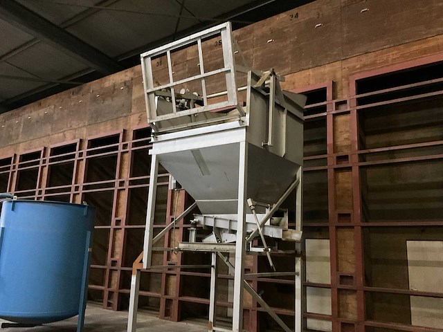 Stortbunker met kantelaar - afbeelding 4 van  7