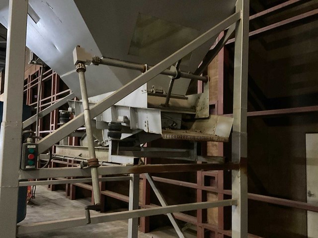 Stortbunker met kantelaar - afbeelding 5 van  7