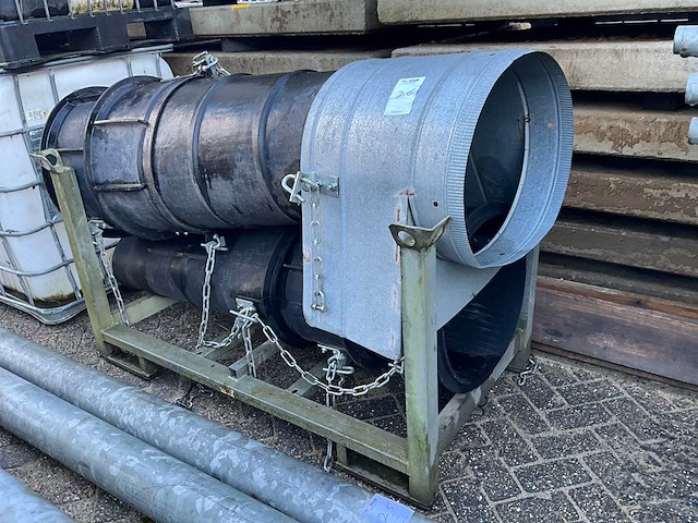 Stortkoker in juk - afbeelding 1 van  5