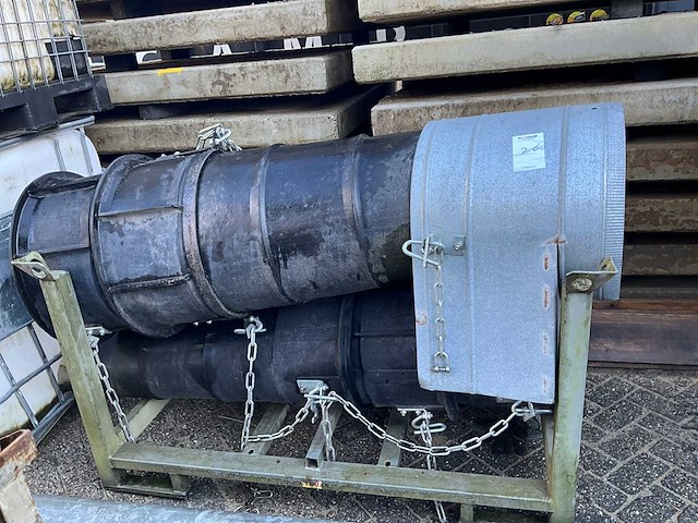 Stortkoker in juk - afbeelding 2 van  5