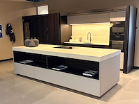 Stosa - showroomkeuken met dubbele pocketdeur (c)