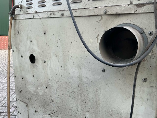 Straalcabine en afzuiginstallatie (2x) - afbeelding 9 van  17