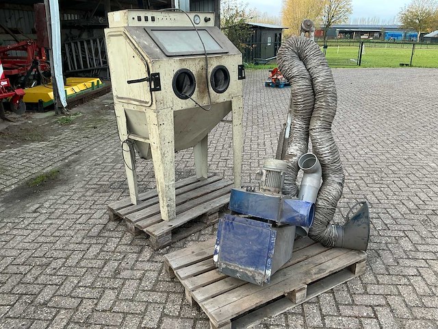 Straalcabine en afzuiginstallatie (2x) - afbeelding 1 van  17