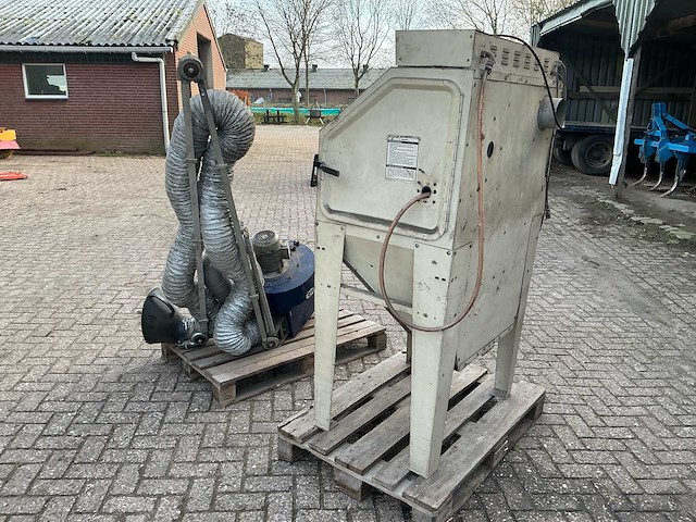 Straalcabine en afzuiginstallatie (2x) - afbeelding 13 van  17