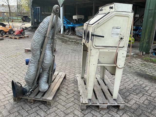 Straalcabine en afzuiginstallatie (2x) - afbeelding 14 van  17