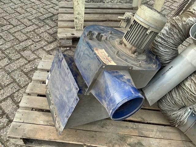 Straalcabine en afzuiginstallatie (2x) - afbeelding 17 van  17