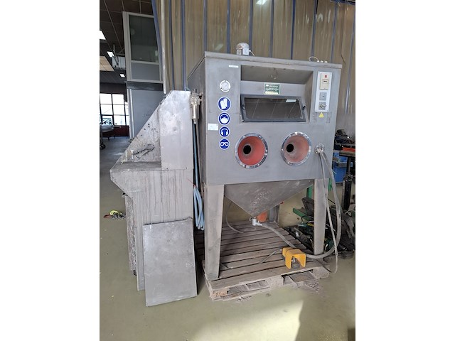 Straalcabine en reinigingsstation - afbeelding 1 van  16