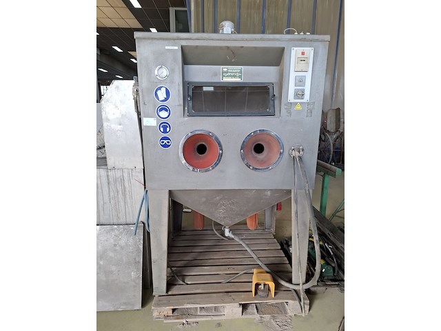 Straalcabine en reinigingsstation - afbeelding 9 van  16