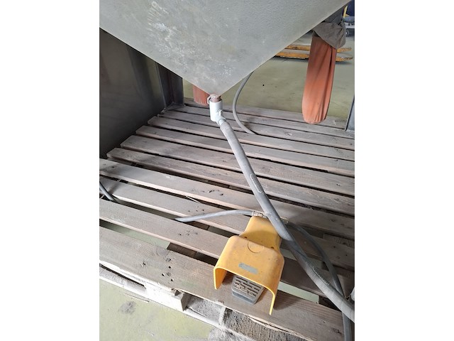 Straalcabine en reinigingsstation - afbeelding 12 van  16