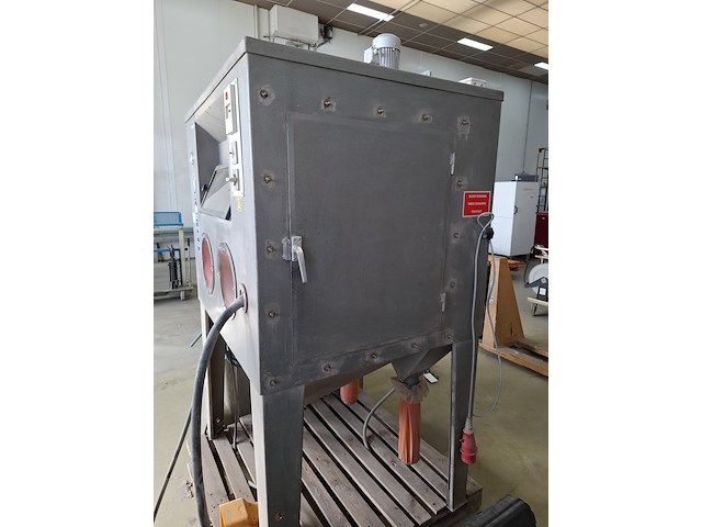 Straalcabine en reinigingsstation - afbeelding 13 van  16