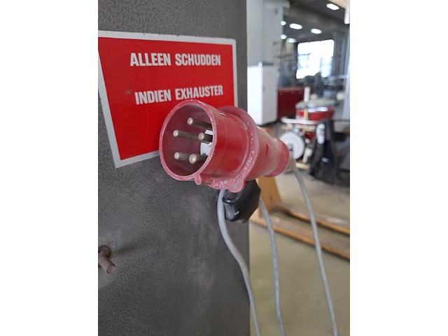 Straalcabine en reinigingsstation - afbeelding 15 van  16