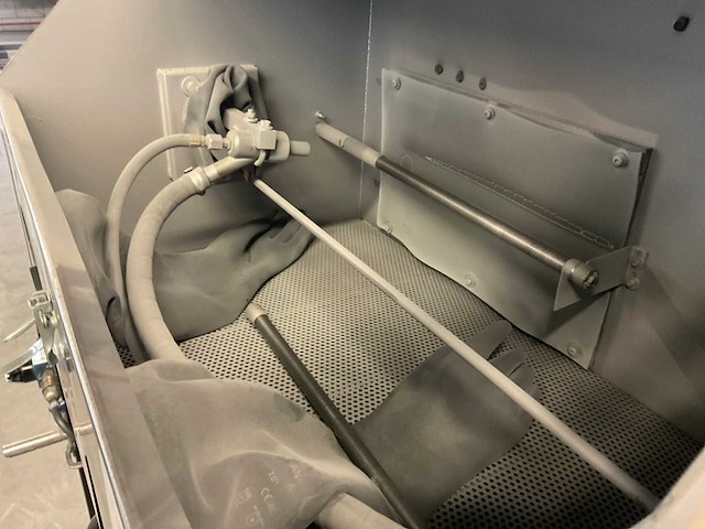 Straalcabine met slijpkast - afbeelding 5 van  11