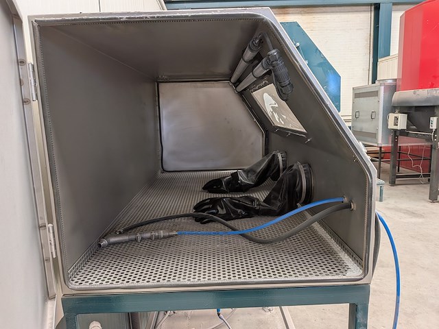 Straalcabine met zandblazer - afbeelding 3 van  16