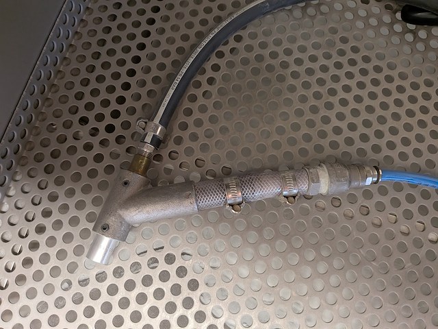 Straalcabine met zandblazer - afbeelding 4 van  16