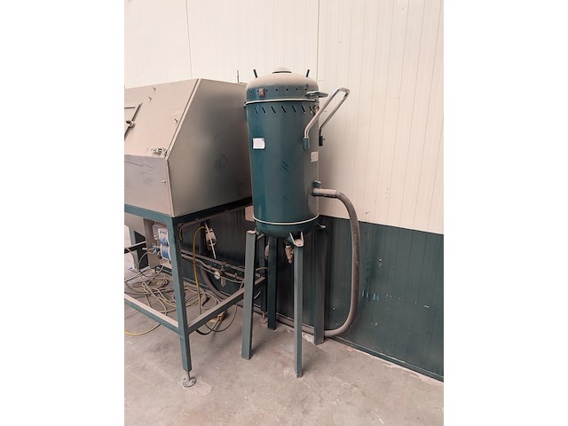 Straalcabine met zandblazer - afbeelding 6 van  16