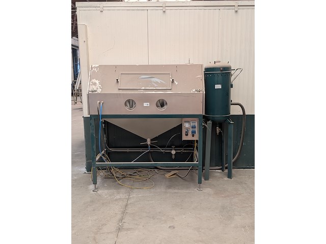 Straalcabine met zandblazer - afbeelding 1 van  16