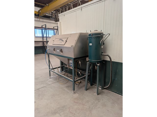 Straalcabine met zandblazer - afbeelding 9 van  16