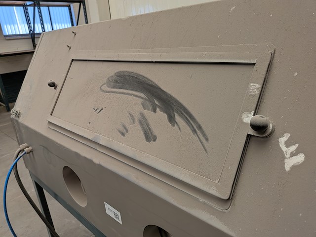 Straalcabine met zandblazer - afbeelding 12 van  16