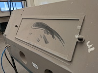 Straalcabine met zandblazer - afbeelding 12 van  16