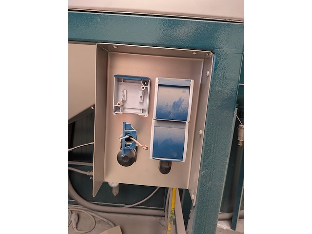 Straalcabine met zandblazer - afbeelding 14 van  16