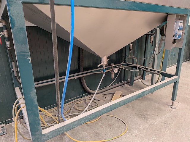 Straalcabine met zandblazer - afbeelding 15 van  16