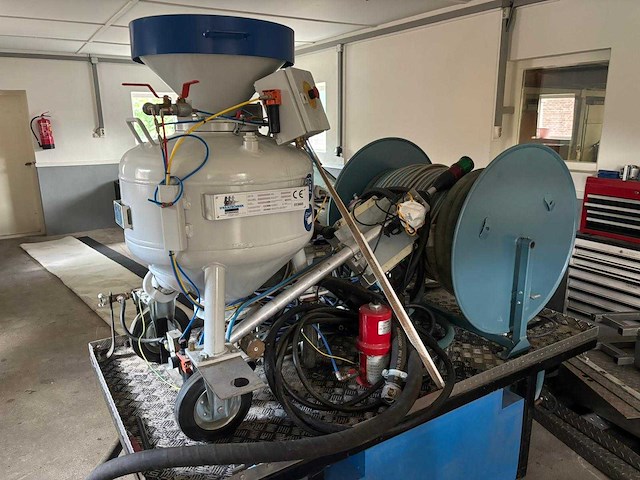 Straaltechniek - eferest - straalapparatuur - straalmachine - droog en nat stralen - afbeelding 1 van  10