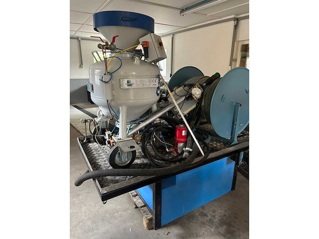 Straaltechniek - eferest - straalapparatuur - straalmachine - droog en nat stralen - afbeelding 4 van  10