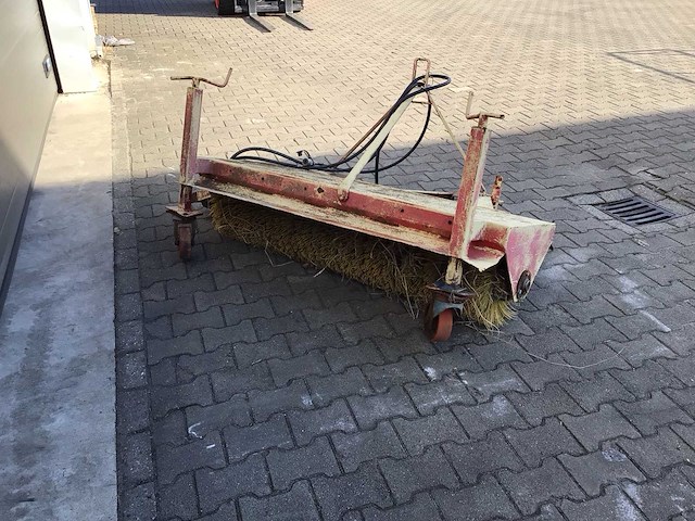 Straatveegmachine - afbeelding 1 van  4