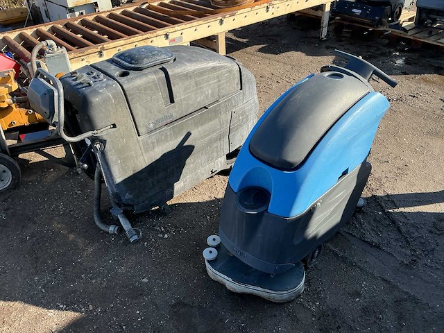 Straatveegmachine - afbeelding 1 van  1