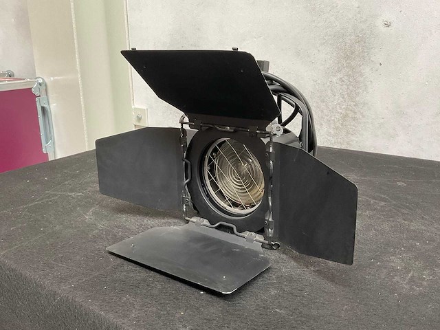 Strand bambino 650w fresnel spot (12x) - afbeelding 1 van  4