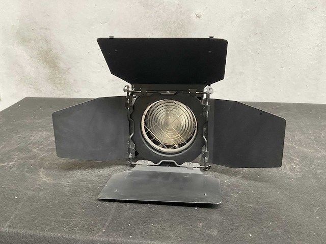 Strand bambino 650w fresnel spot (12x) - afbeelding 2 van  4