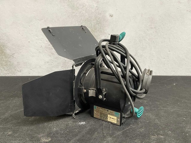 Strand bambino 650w fresnel spot (12x) - afbeelding 4 van  4