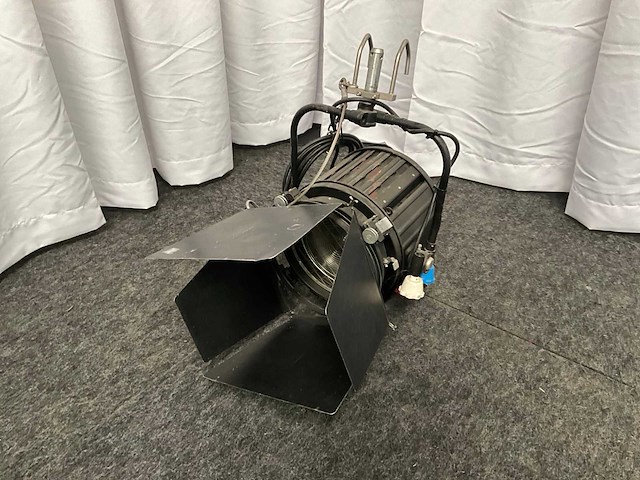 Strand castor 2kw po spotlight (10x) - afbeelding 1 van  7